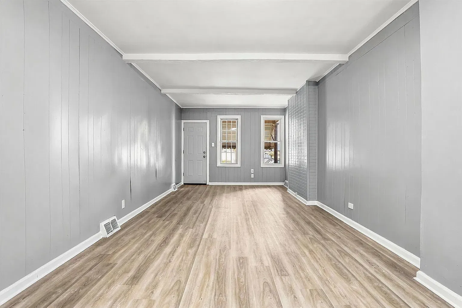 3 bed, 800 sqft, $1,900 — Photo 2