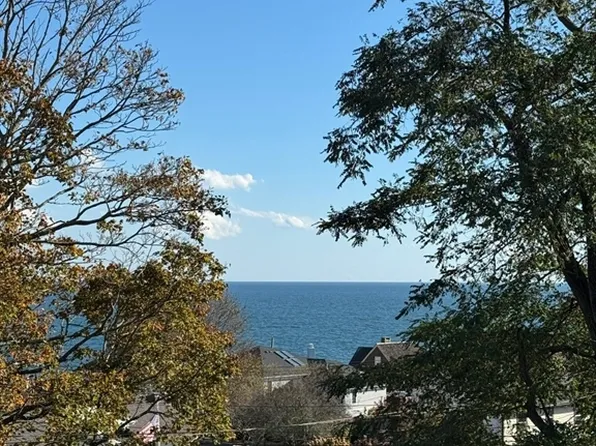2 Ocean Ave APT 3C, Gloucester, MA 01930