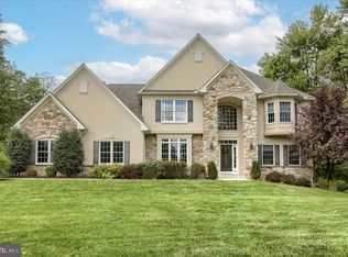 8 Beechwood Ln, Hershey, PA 17033