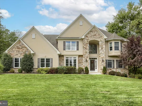 8 Beechwood Ln, Hershey, PA 17033