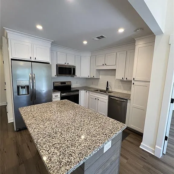 100 Blair Rd #E5 — Photo 13