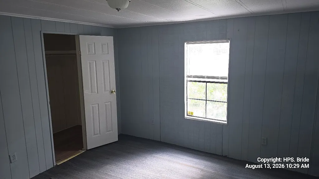 Spacious 3BR Manufactured Home with Central A/C right off Archer Road and 1 mile from I-75. — Photo 3