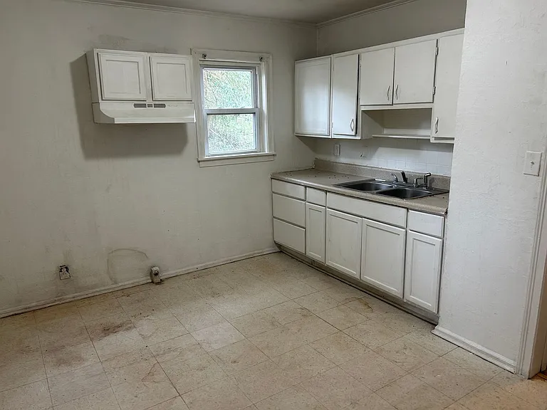 1005 Nancy Ln — Photo 9