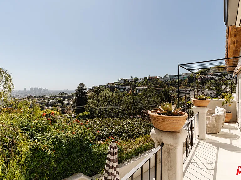 8706 Sunset Plaza Pl — Photo 22