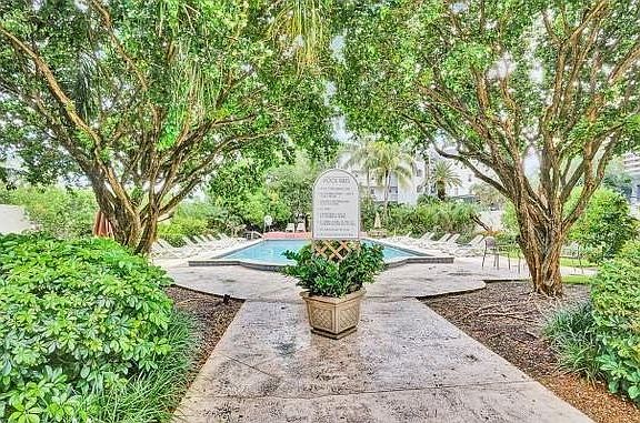 5th image of 255 Lake Pancoast Dr #73dj9qfsw