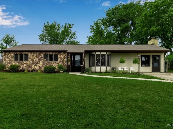 80 Alys Dr W, Depew, NY 14043