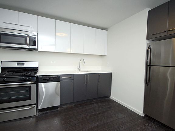 3rd image of 235 E 44th St APT 18C