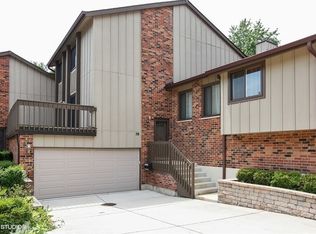 58 Portwine Rd, Willowbrook, IL 60527