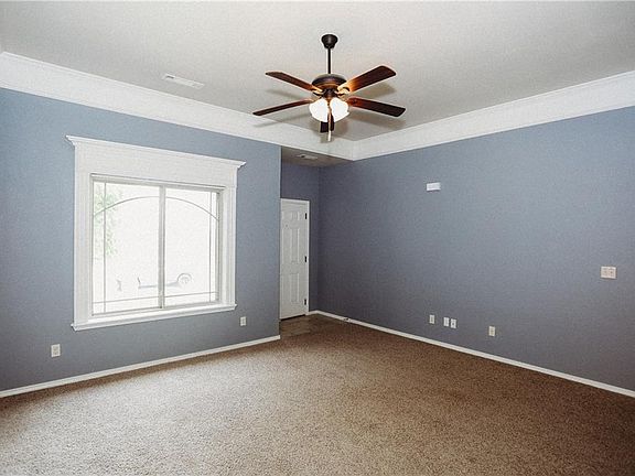 5th image of 721 Crawford Ln