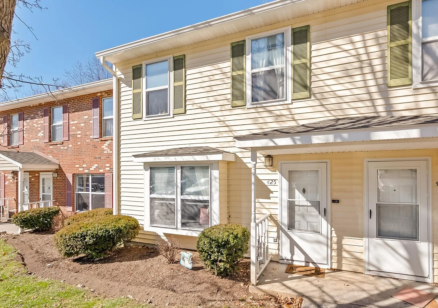 Pheasant Run 4 Bedroom, 2.5 Bath Townhouse — Photo 1