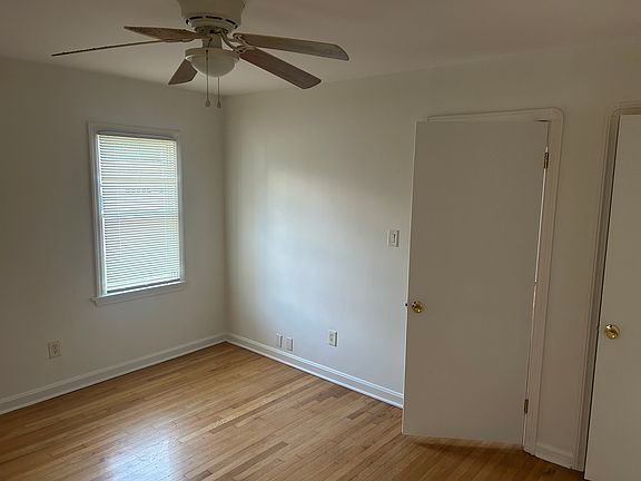 3rd image of 17425 Dartmouth Ave