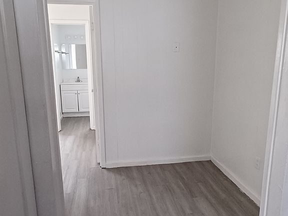 4th image of 2709 Longwood Dr APT C
