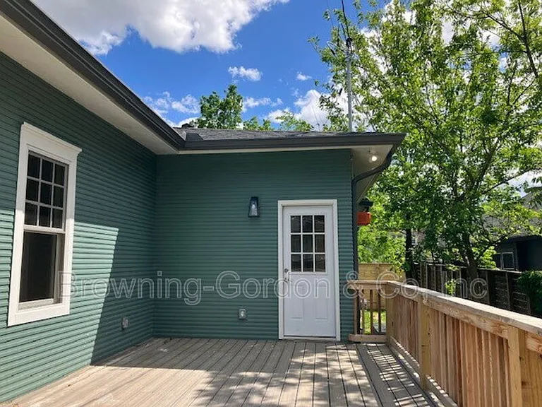 1005 W Eastland Ave — Photo 3