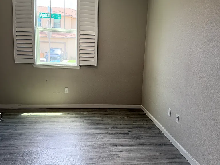 700 Apricot Cir — Photo 34