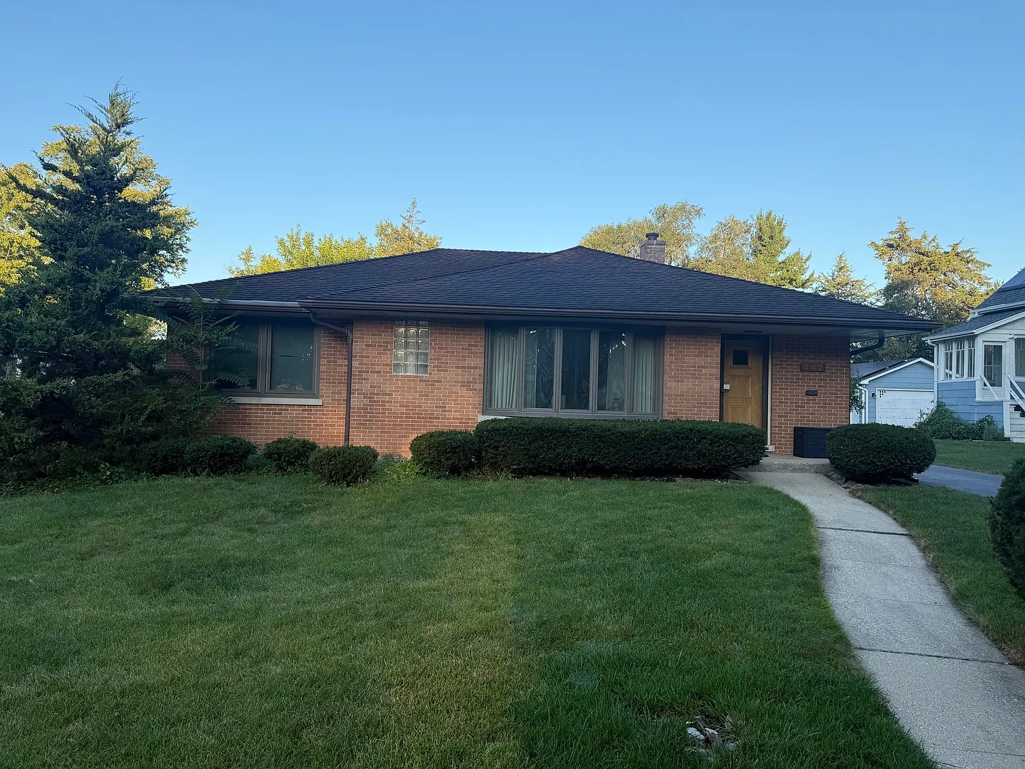 3 bed, 1.5 bath, 1334 sqft, $3,200 — Photo 1
