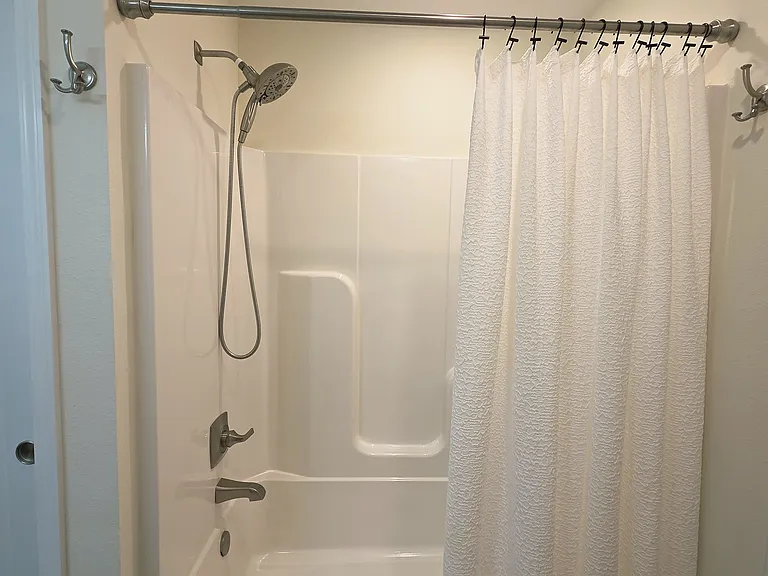 Hallway bathroom wide bathtub