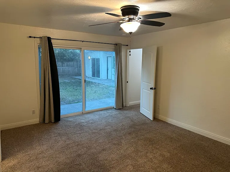 1705 W Noble Ave — Photo 28