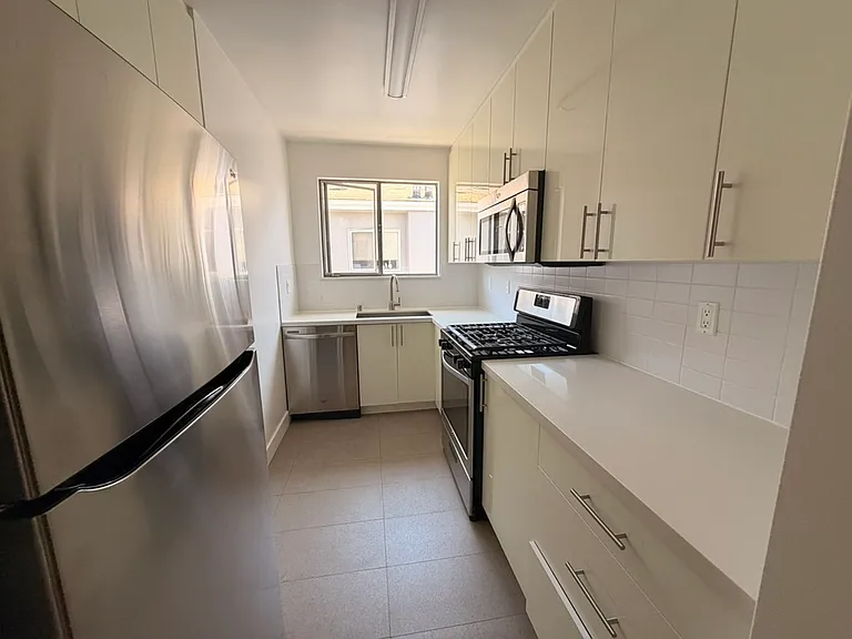 3138 S Barrington Ave #I — Photo 9