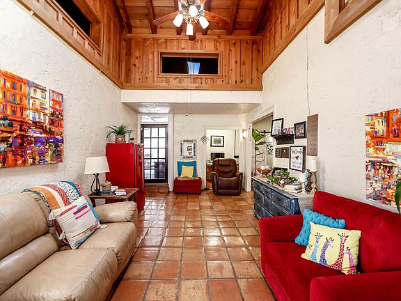 3rd image of 5 Tanglewood Ln