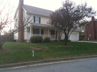 3212 Stonypointe Dr, Greensboro, NC 27406