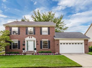 9615 Hubbard St, Livonia, MI 48150
