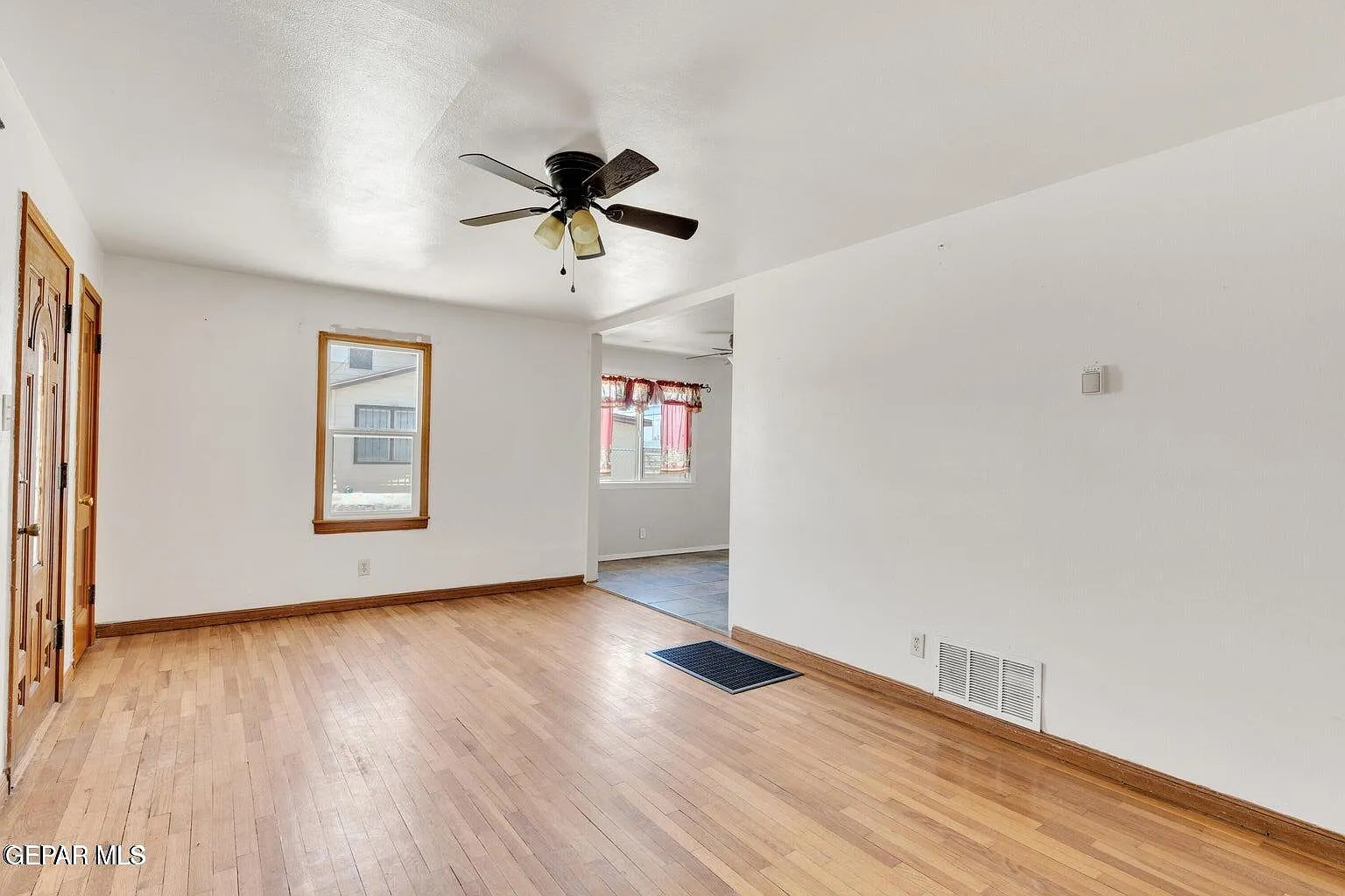 3 bed, 2.0 bath, 1016 sqft, $1,800 — Photo 2