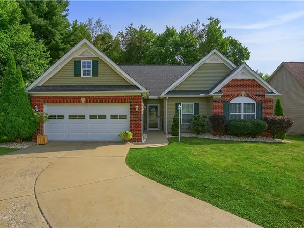 100 Whitetail Dr, Beaver Falls, PA 15010