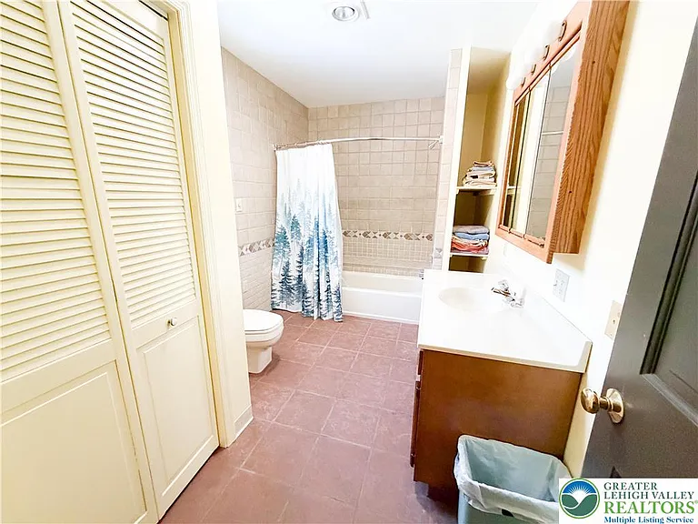 1395 Station St — Photo 26