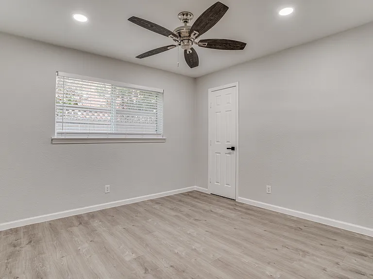5444 Gaston Ave #102 — Photo 6