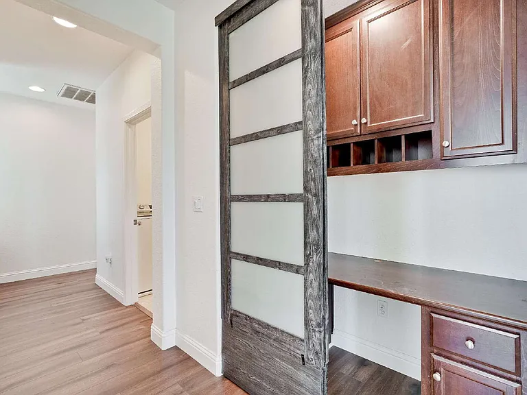 675 W Esplanade Dr — Photo 31