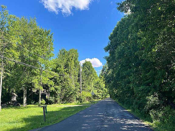 4th image of 174 Cold Spring Dr