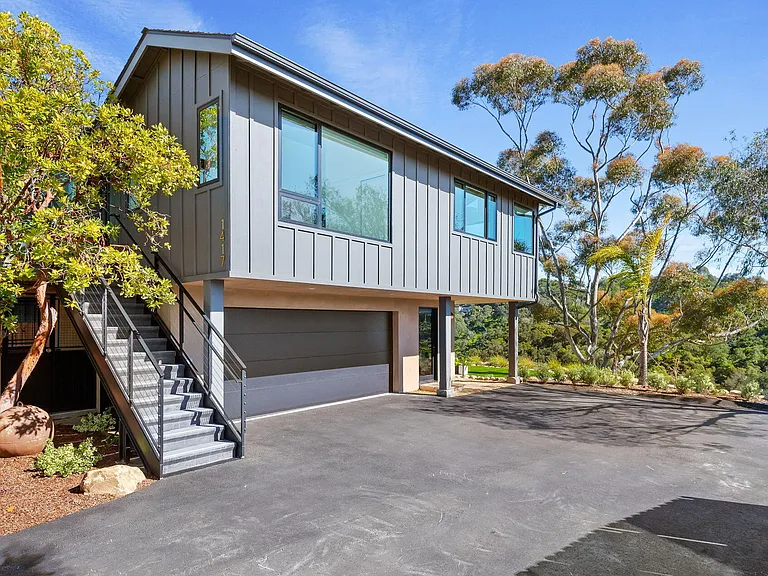 1415 La Cima Rd #B — Photo 2