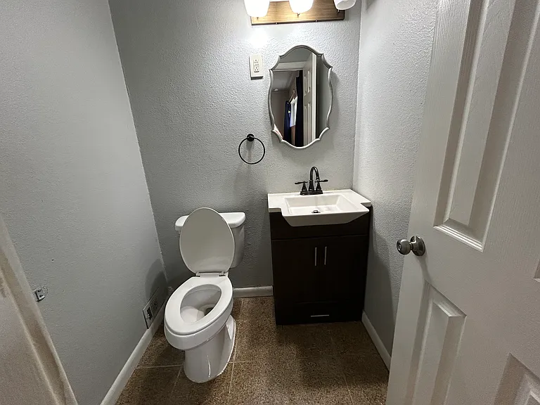 2506 Mecom Dr — Photo 5