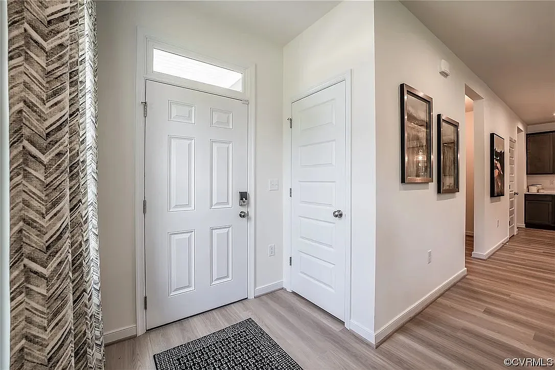 2 bed, 1319 sqft, $2,295 — Photo 4