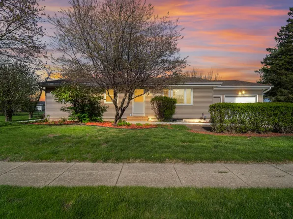 914 S 12th St, Nevada, IA 50201