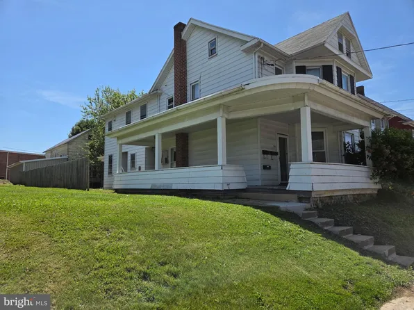 230 W 2nd St, Waynesboro, PA 17268