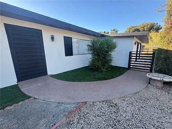 3rd image of 5881 S Sandhill Rd