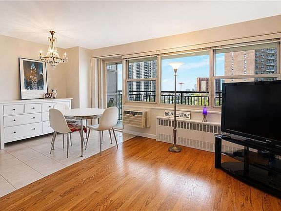 3rd image of 2915 W 5th St APT 7D