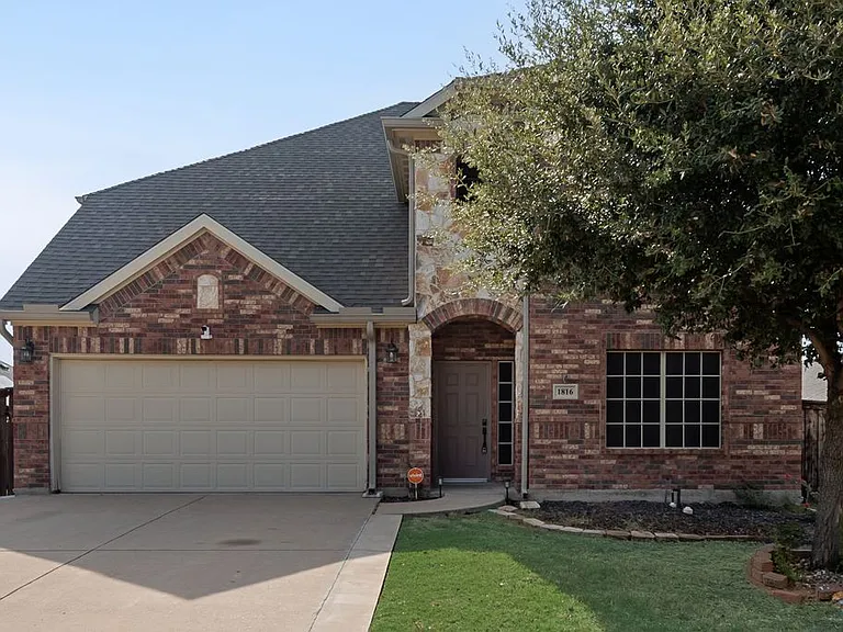 1816 Castle Creek Dr — Photo 1