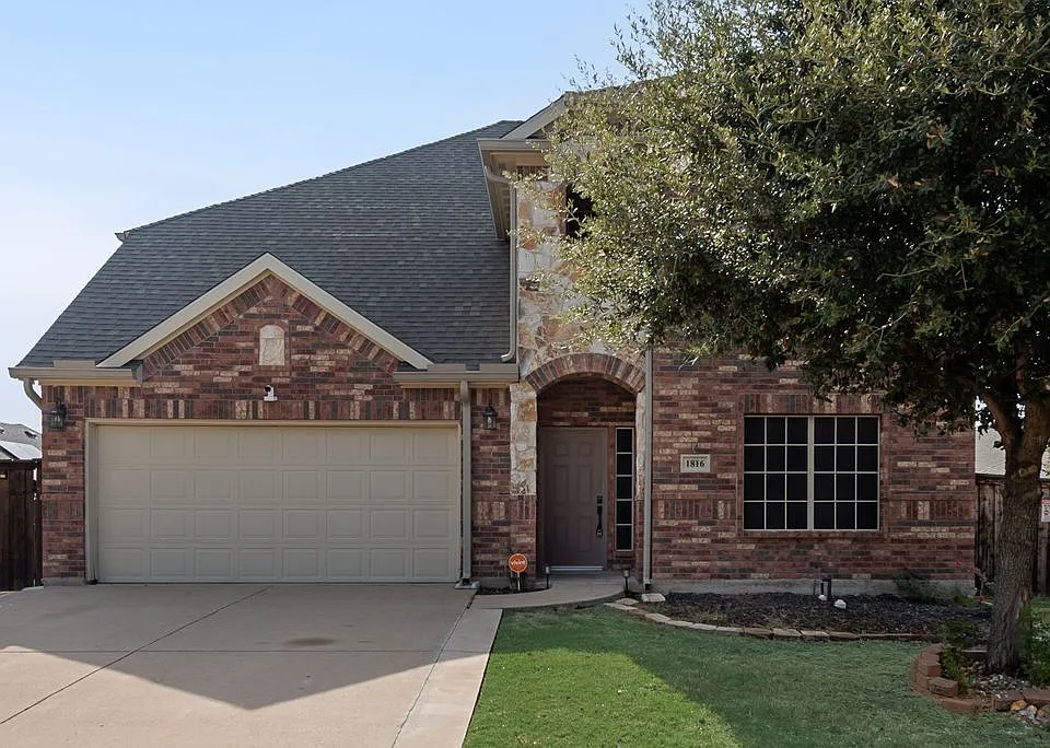 1816 Castle Creek Dr