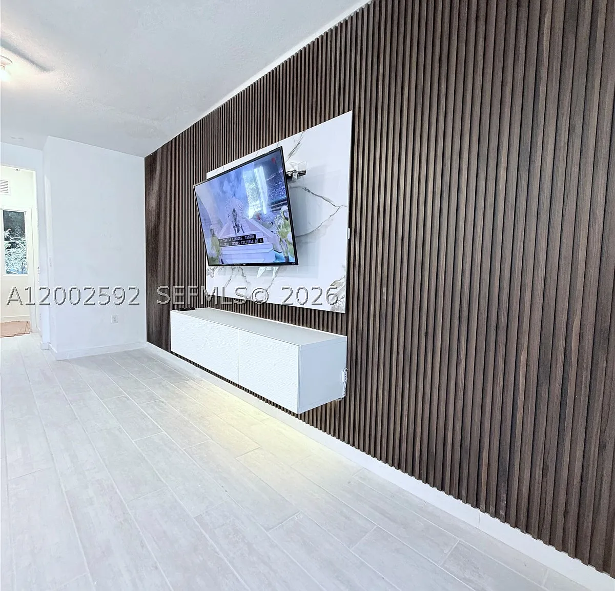 3 bed, 2.5 bath, 1302 sqft, $2,500 — Photo 2