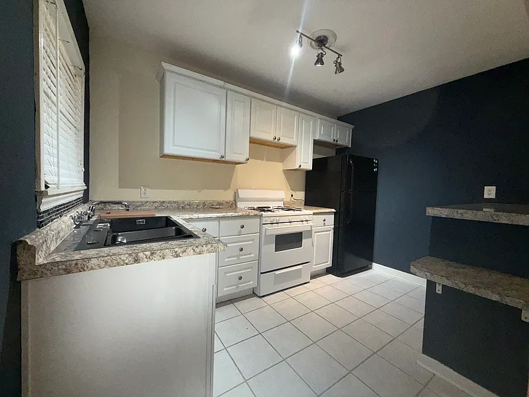 709 W 26th St #5 — Photo 9