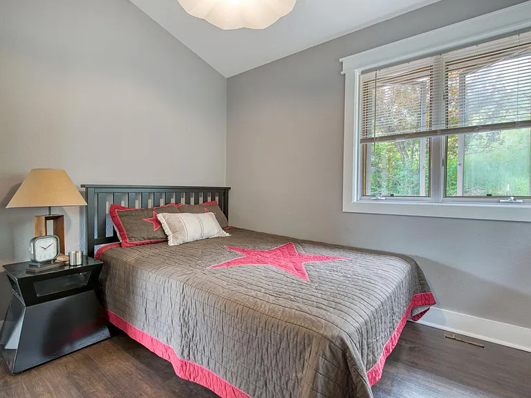 1168 Westview Dr — Photo 10