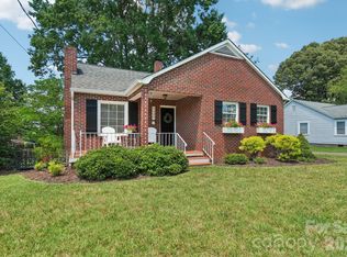 1135 13th Ave NE, Hickory, NC 28601