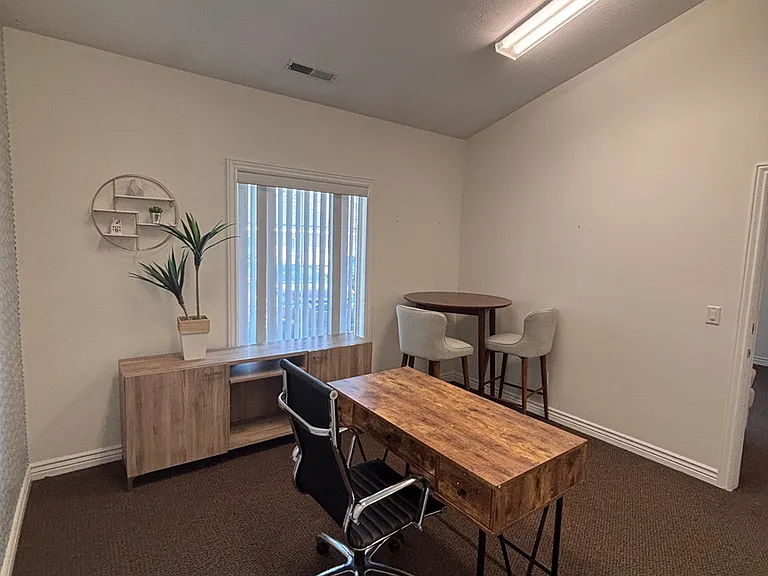 9661 S/700 E — Photo 2