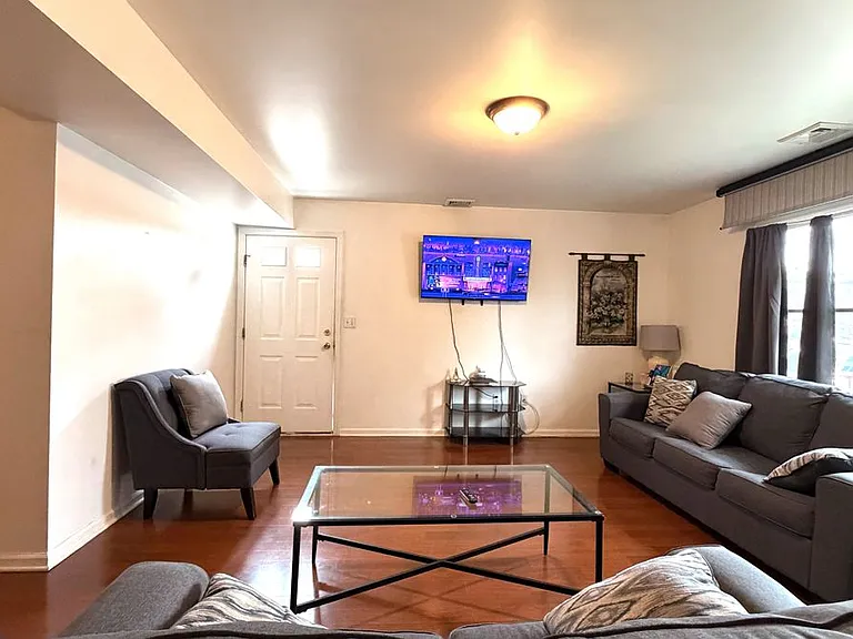 14 Short St #1 — Photo 3