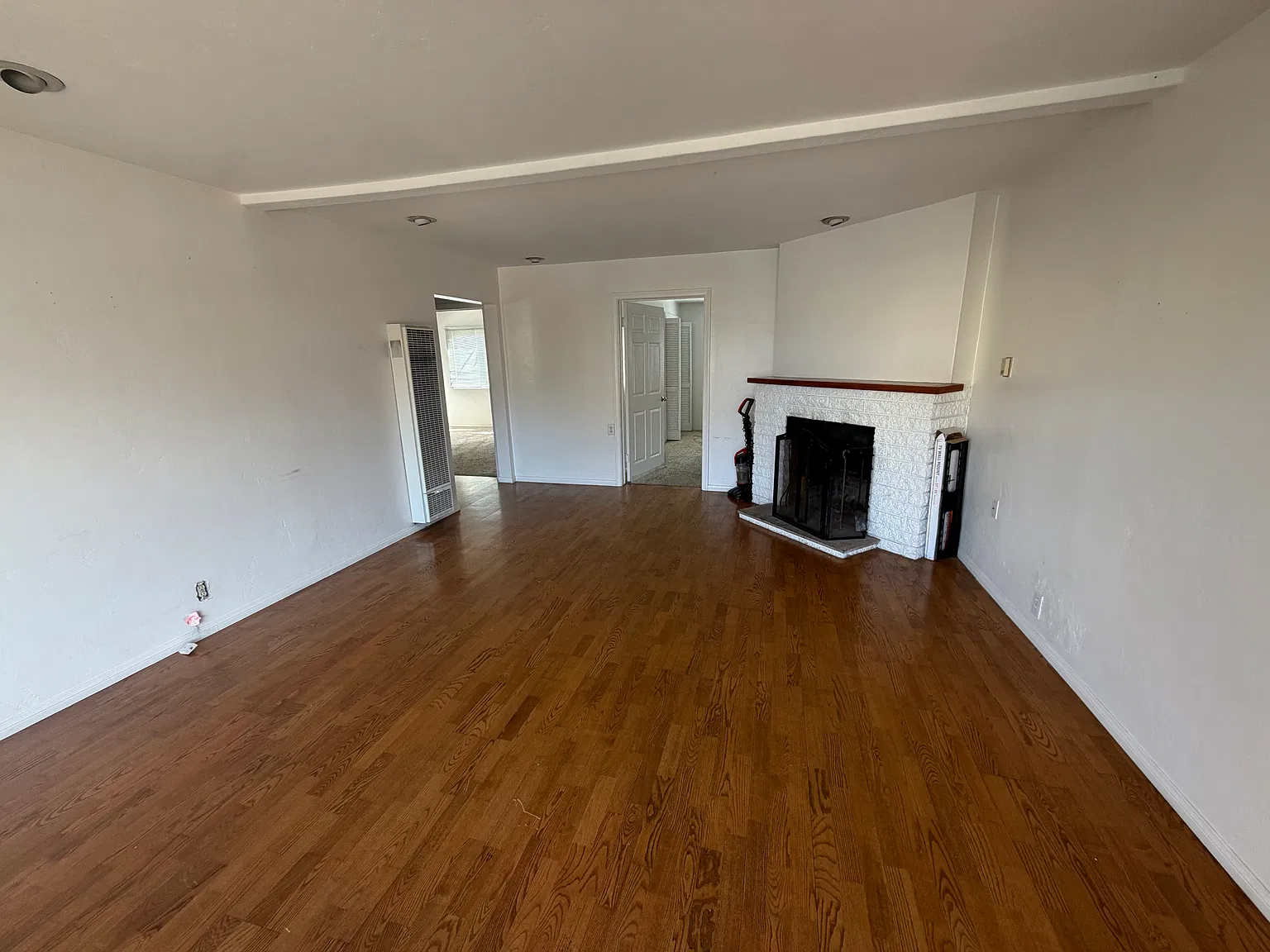 3 bed, 1050 sqft, $5,495 — Photo 2
