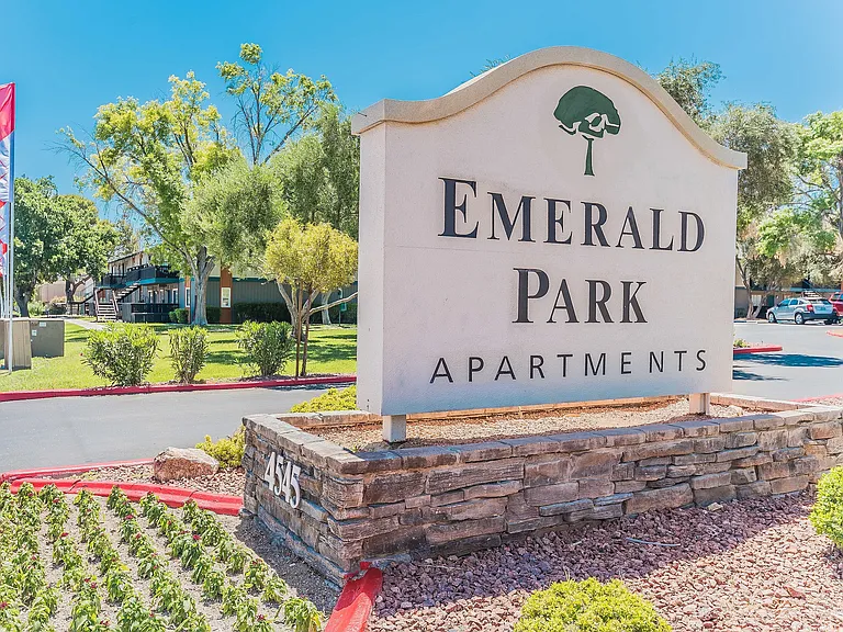 Emerald Park — Photo 13