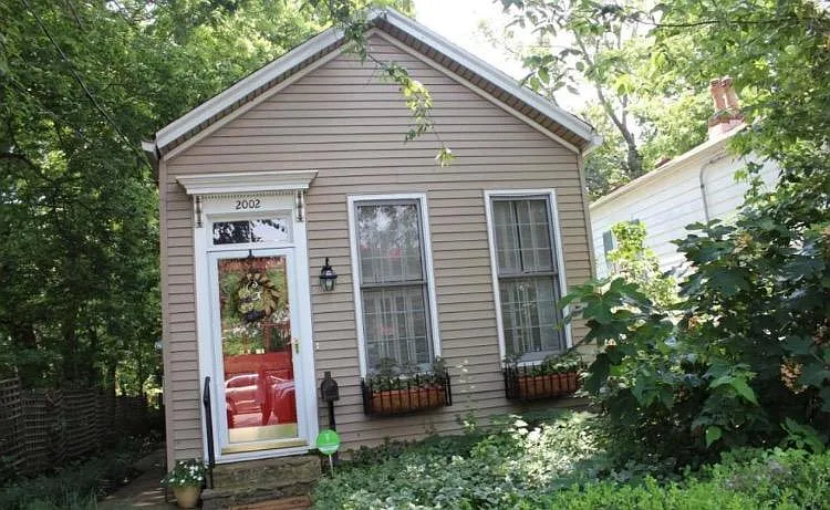 2002 Payne St