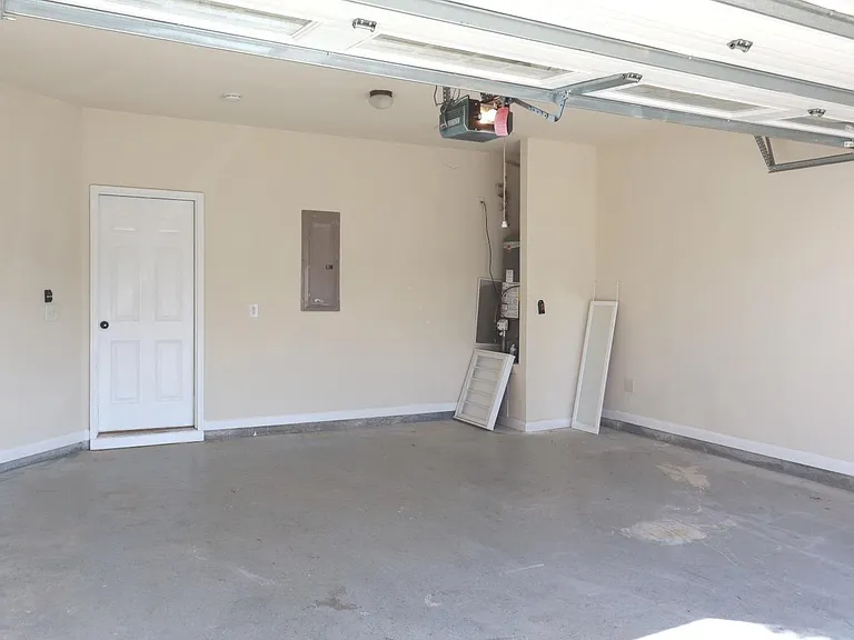 442 Crestmont Ln — Photo 24